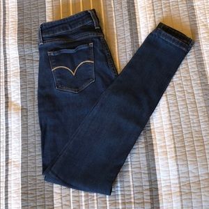 Levi’s dark wash skinny jeans